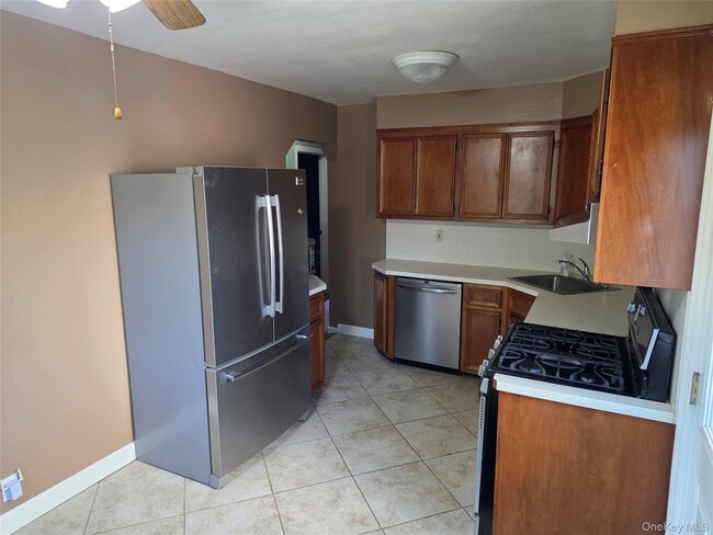 Building Photo - 220 Raff Ave