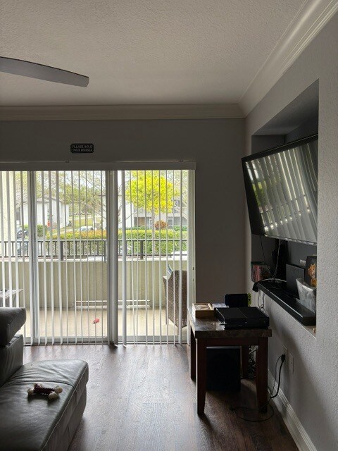 Foto del edificio - 404 Belmont Pl