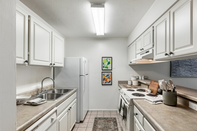 Building Photo - Oxford Manor