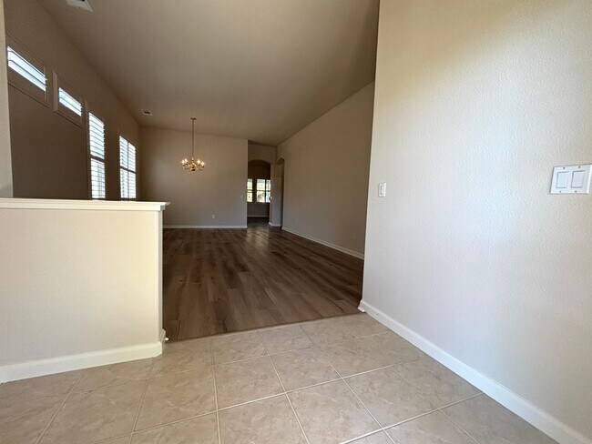 Foto del edificio - Gorgeous 2 Bed 2.5 Bath with office and SOLAR! 55+ Community
