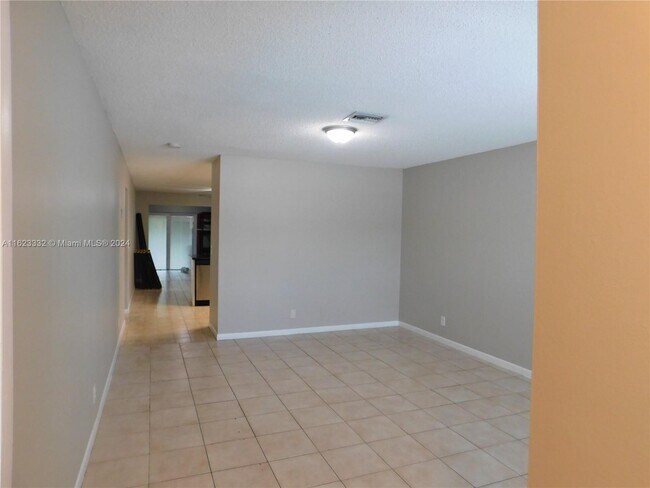Building Photo - 3760 Coral Springs Dr