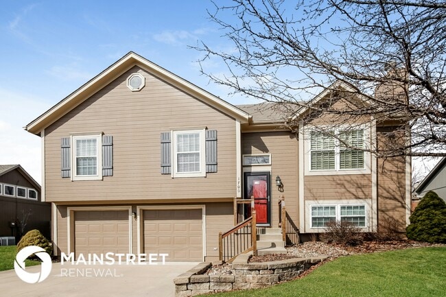 Building Photo - 1700 Cove Dr