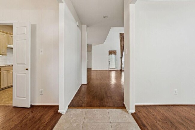 Foto del edificio - 2036 Camelot Dr