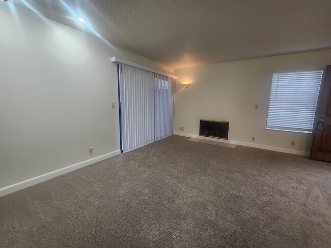 Building Photo - 3921 Crow Canyon Rd