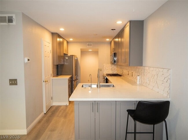 Building Photo - 2816 Briar Knoll Dr