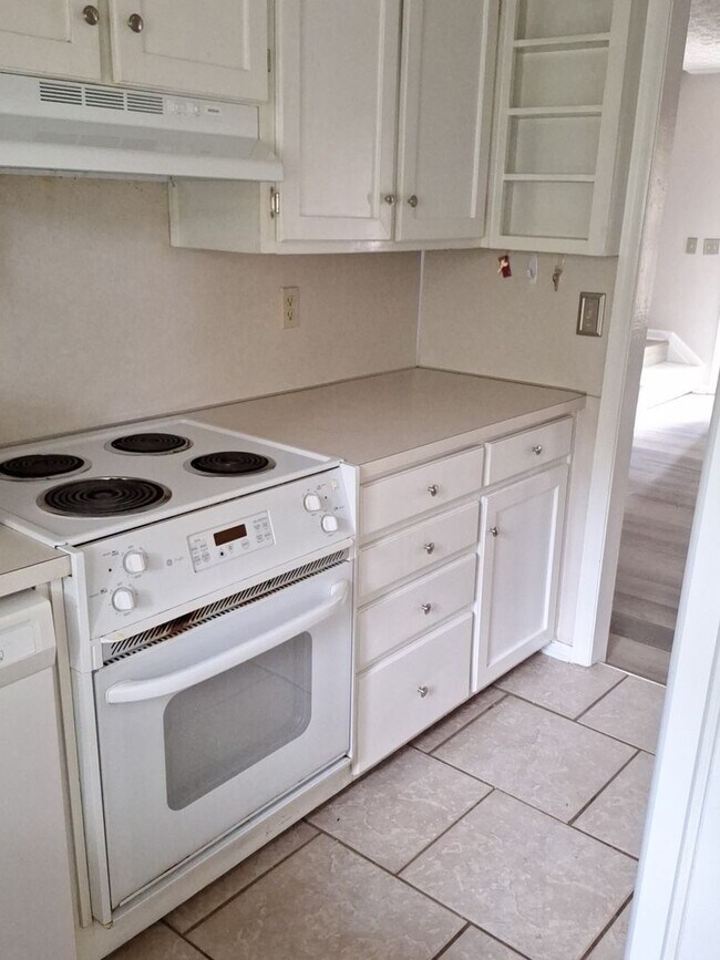 Foto del edificio - Charming Three Bedroom home available in Phenix City Al!
