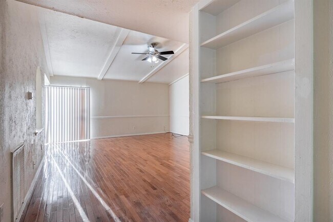 Foto del edificio - 5139 Sprey Dr
