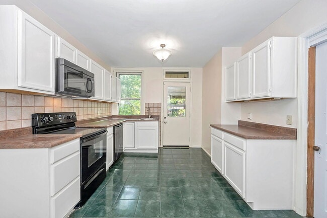 Building Photo - 3206 Bishop St