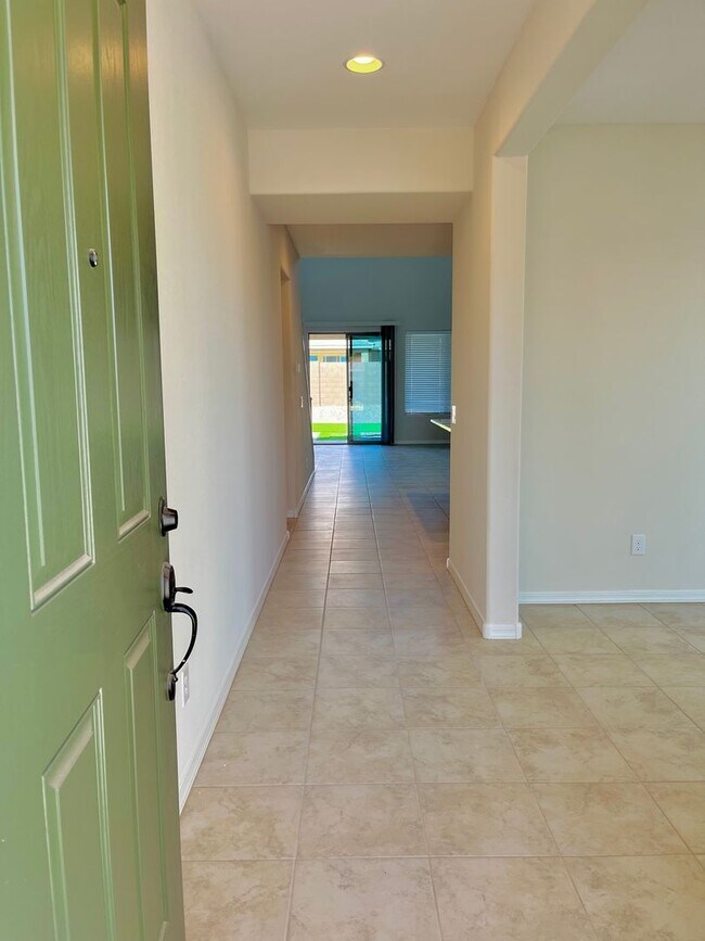 Foto del edificio - Home in Litchfield Park at Canyon Views! 2...