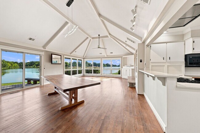 Foto del edificio - 4421 Carlton Ct
