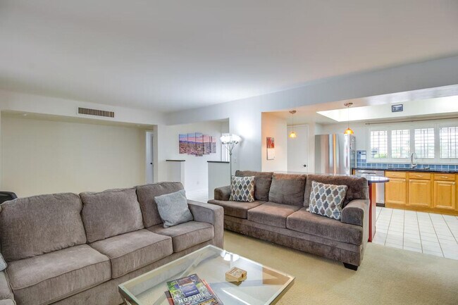 Foto del edificio - 5026 N Crestridge Dr