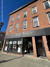 Building Photo - 602 Warren St