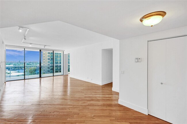 Foto del edificio - 20281 E Country Club Dr