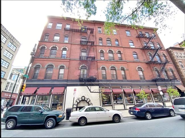 Building Photo - 701 Chestnut St