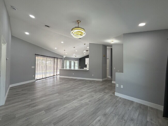 Foto del edificio - "Charming 3-Bedroom Retreat with 2 Full Baths on Aurora St NW!"