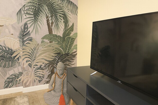 Building Photo - 510 S Barton St