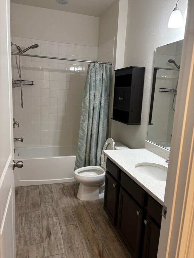 Foto del edificio - 11532 Cedar Valley Dr