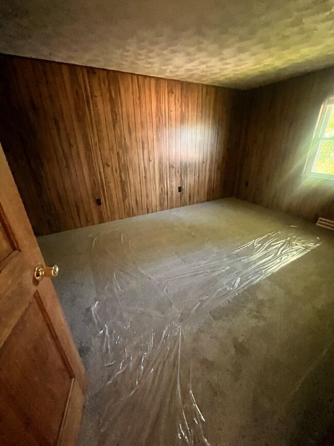 Building Photo - 2 Bedroom Townhouse Available!!