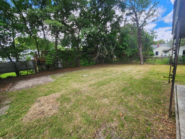 Foto del edificio - 3 Bedroom 2 Bath with Carport and Fenced Yard in Midtown Columbus