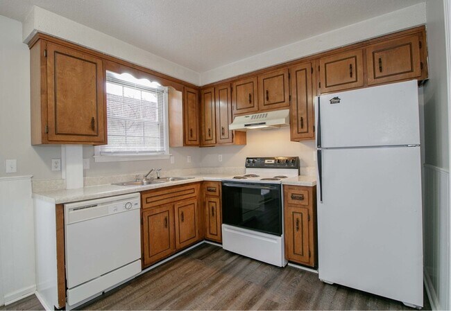 Building Photo - 812-B Golfview Place