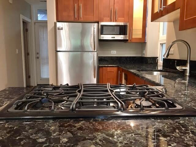 Foto del edificio - 1636 W Beach Ave