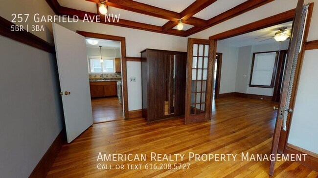 Foto del edificio - 257 Garfield Ave NW