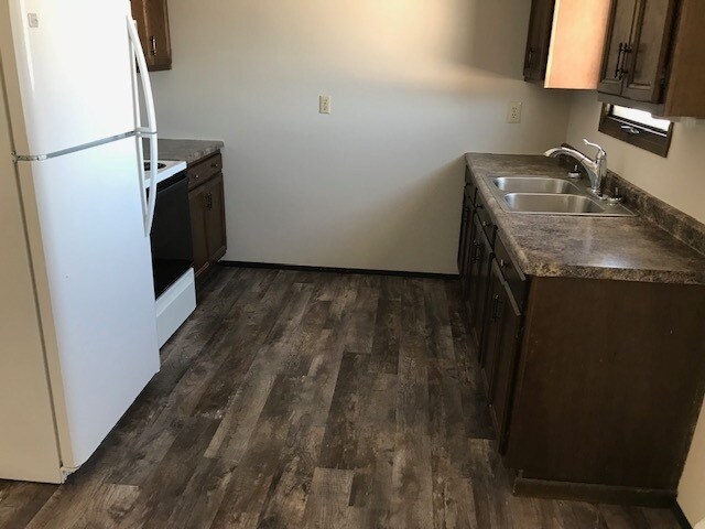 Kitchen - 1006 13th Ave W