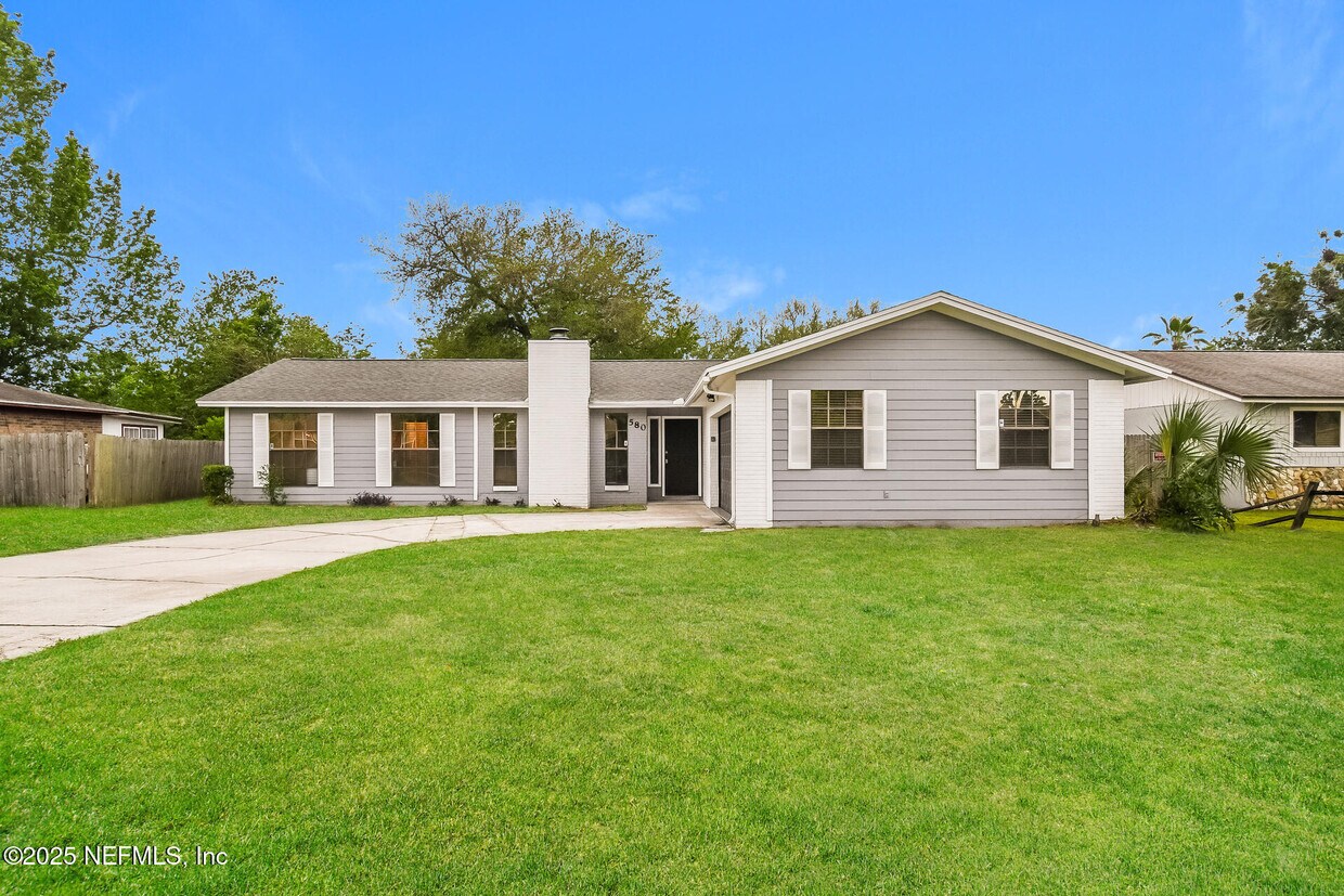 Foto principal - 580 Charles Carroll St
