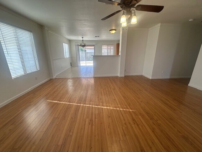 Foto del edificio - GILBERT SINGLE LEVEL HOME NEAR SAN TAN MALL