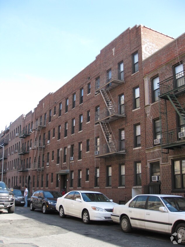 Primary Photo - 30-75 34th St