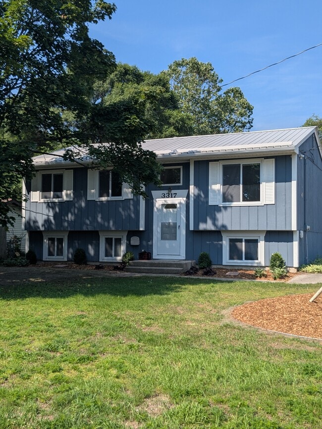 Building Photo - 3317 Mapel St S