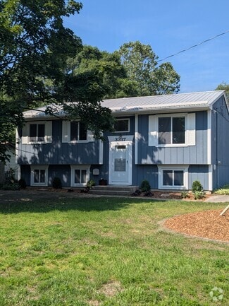 Building Photo - 3317 Mapel St S