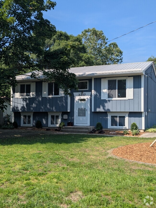 Building Photo - 3317 Mapel St S