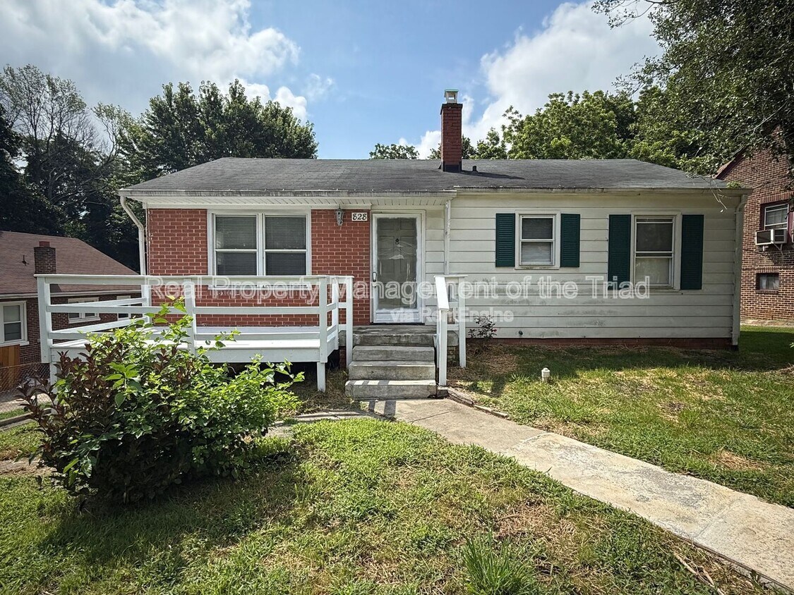 Photo - 828 Circle Dr
