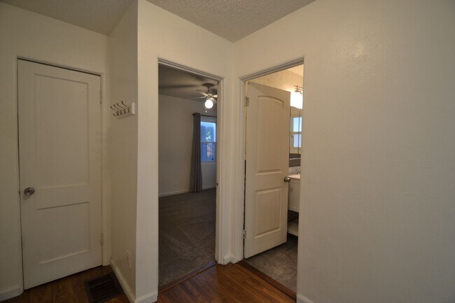 Foto del edificio - 322 Park Ln