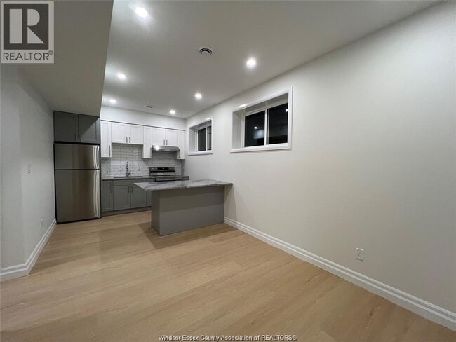 Building Photo - 348 Campbell Ave