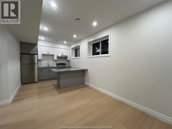 Photo du bâtiment - 348 Campbell Ave