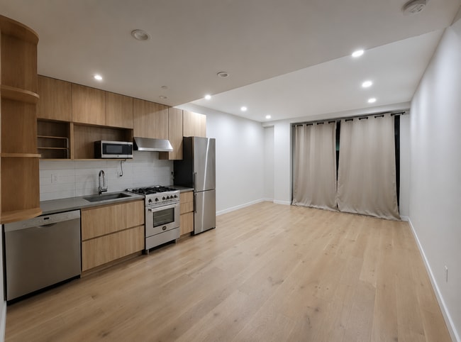 Kitchen and living room - 1433 31st Ave