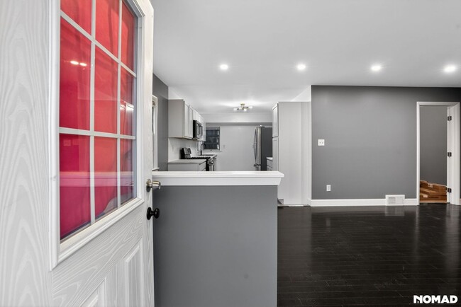 Foto del edificio - 6502 Parkway Ct