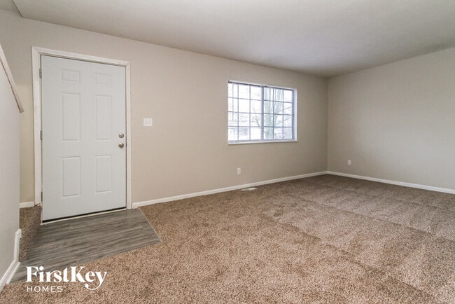 Building Photo - 104 Meadow Creek S Dr