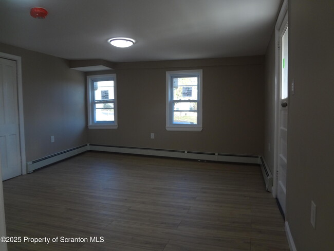 Building Photo - 539 Back St