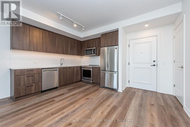 Building Photo - 571 Prince Edward Dr N