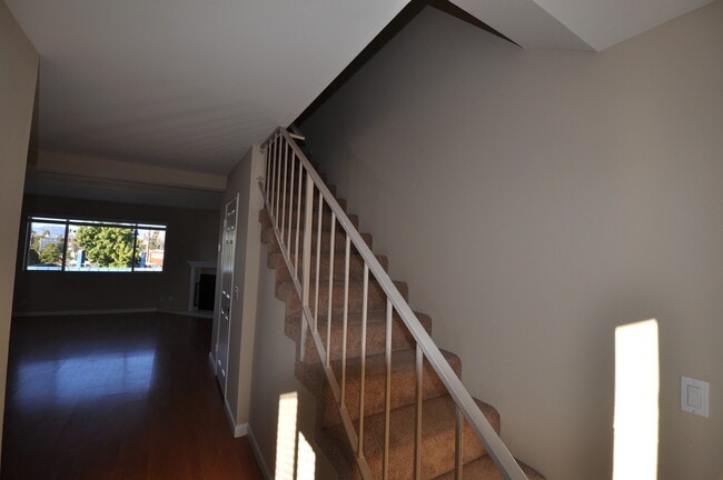 Foto del edificio - 5340 Whitsett Ave