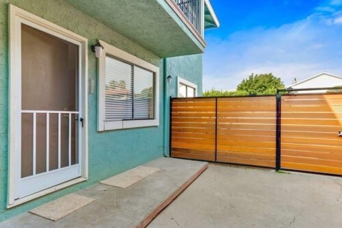 Foto del edificio - 1600 E La Habra Blvd