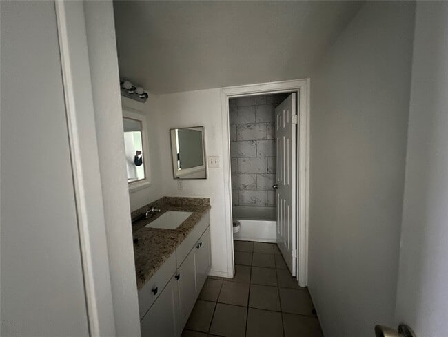 Building Photo - 8034 Antoine Dr