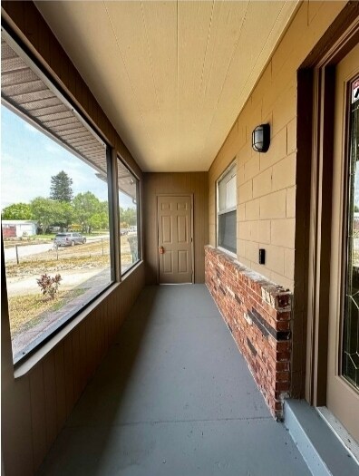 Building Photo - 610 Eloise Ave