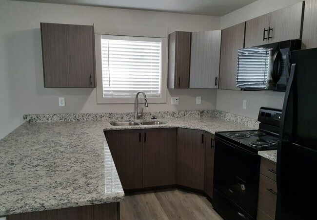 Foto del edificio - 5800 N Freedom Rd