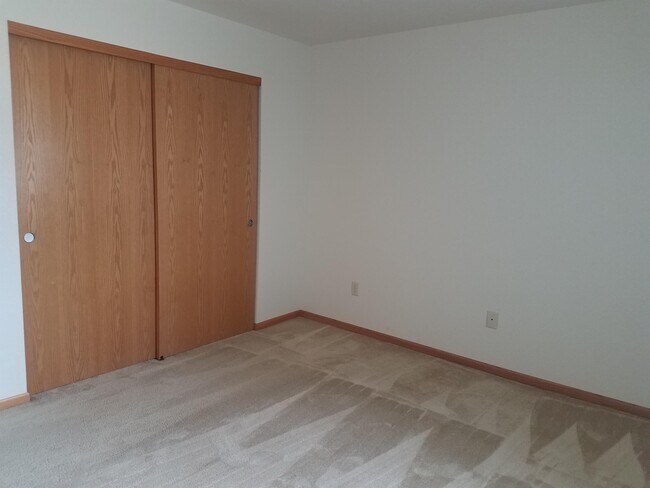 Building Photo - S76-W16851 Gregory Dr