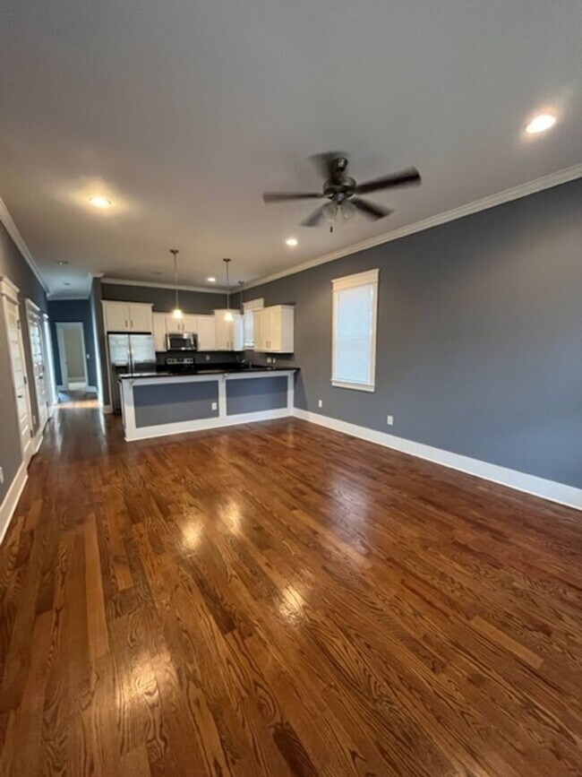 Foto del edificio - Spacious 3 Bed/2.5 Single Family Home in t...