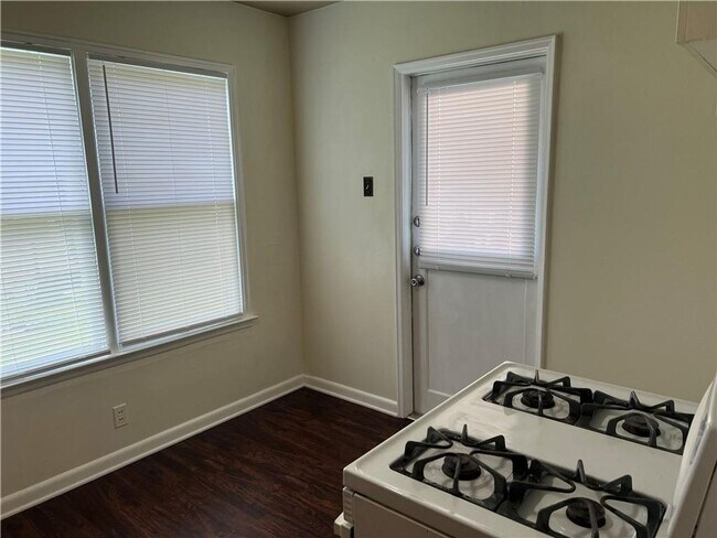 Building Photo - 1749 Bernandino St